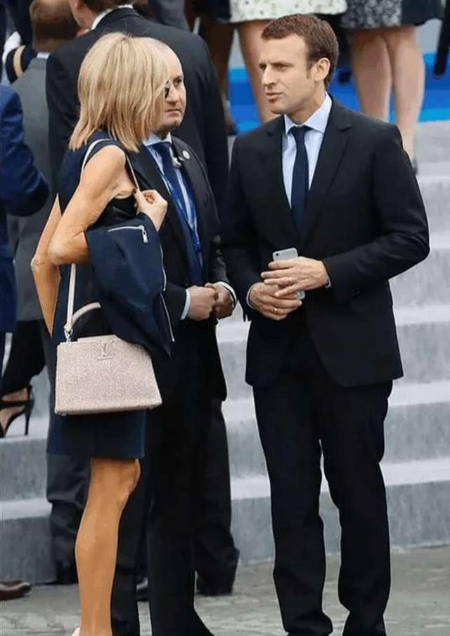 568a000332621ee03aed