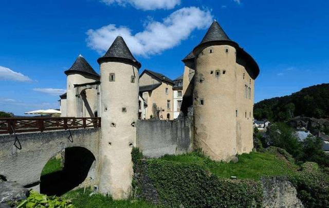 5b460004856d8a50a15d