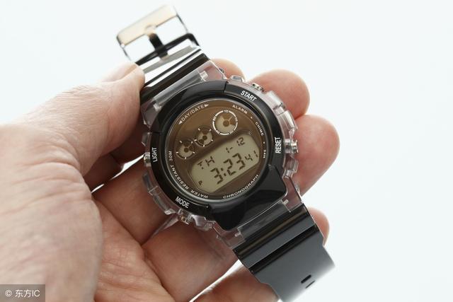 传统手表别戴了，18年新款智能手表，堪称手腕上的“黑科技”-1.jpg