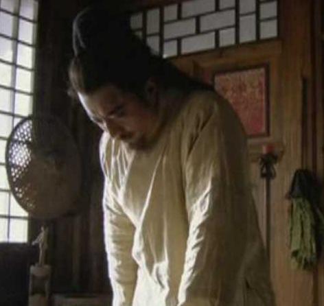 新版水浒搞笑穿帮照，宋江吹电扇，洪信戴手表-1.jpg