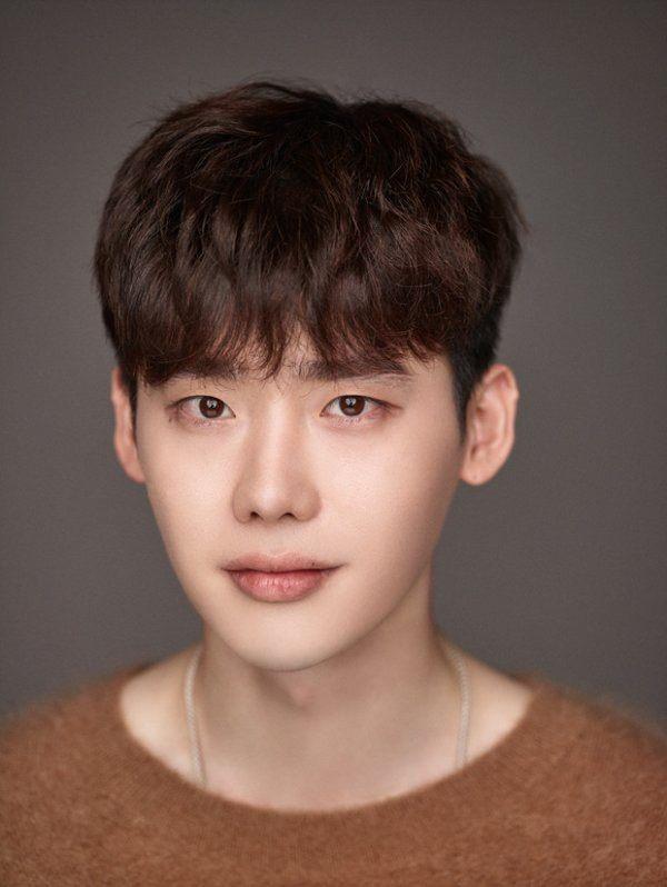 决定自立门户！李钟硕创个人经纪公司与YNK娱乐签订合约-2.jpg