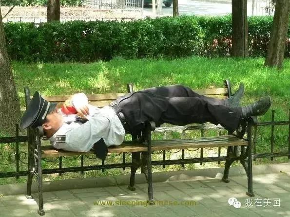 随时随地都能睡着的中国人 老外反正是没见过...-11.jpg