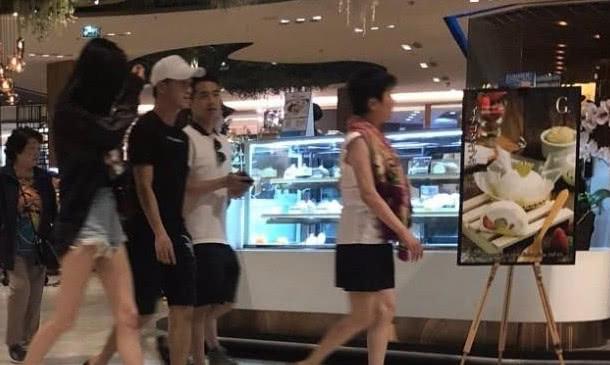 33岁奚梦瑶恋情最新进展，获赌王四太信任，和小7岁赌王之子很配-6.jpg