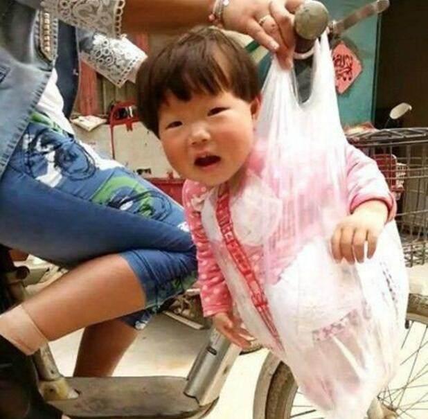 爆笑段子图片：儿子，你小声点，如果你妈听见我就完蛋了-3.jpg