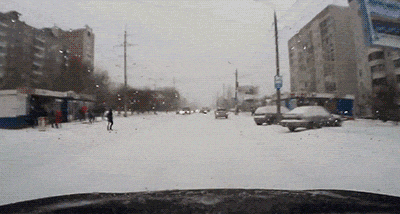 搞笑GIF：不怕遇到猪队友，就怕猪队友还在发呆-5.jpg