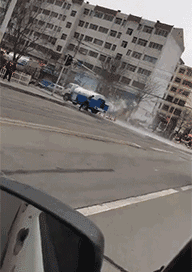搞笑GIF：不怕遇到猪队友，就怕猪队友还在发呆-6.jpg