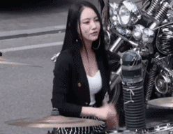 搞笑GIF：美女也是会搞笑的-2.jpg
