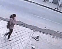 搞笑GIF：美女也是会搞笑的-4.jpg