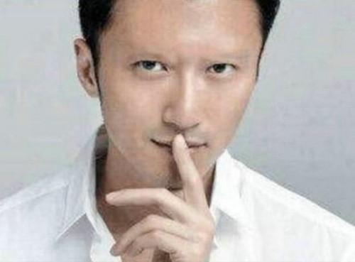 明星被P掉眉毛什么样？吴亦凡眼睛变小，他几乎没变-3.jpg