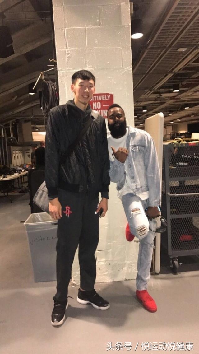 周琦在美国NBA打球的日常生活-1.jpg