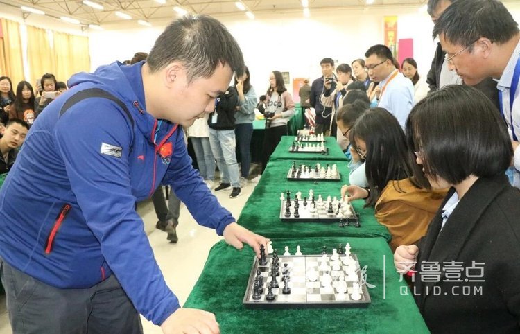 聊城：国际象棋特级大师进校园-1.jpg