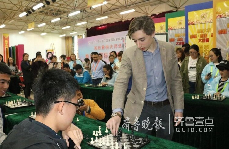 聊城：国际象棋特级大师进校园-2.jpg
