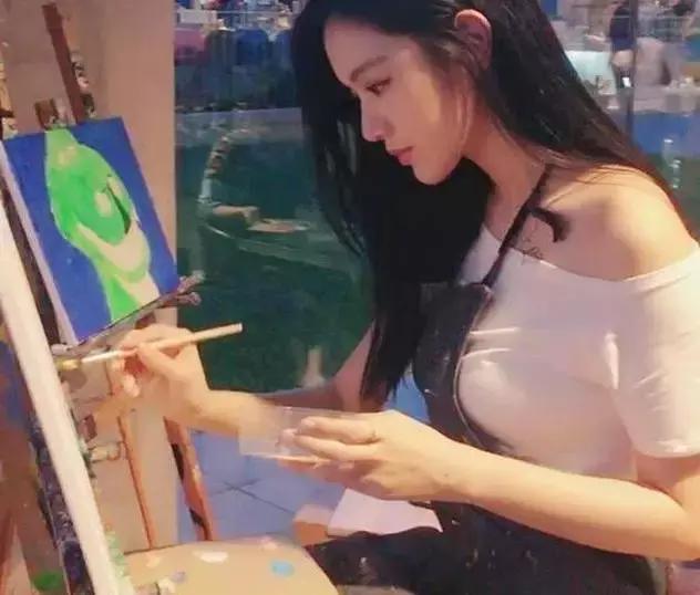 搞笑段子：媳妇你这么睡觉，摔下来我可不管你啊！-3.jpg