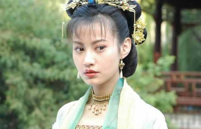 当红明星杨颖遭吐槽：照着杨雪整的，一个空有美貌，一个颜值在线-2.jpg