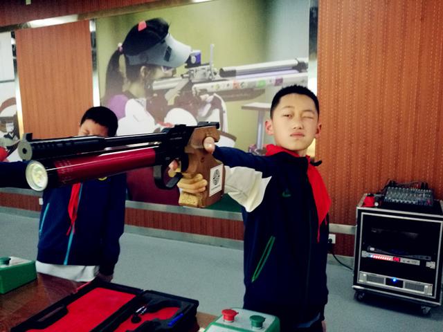 好棒！荣光国际学校成为金华第一个开展射击项目的学校！全国劳模校长都忍不住拿起来了枪-9.jpg