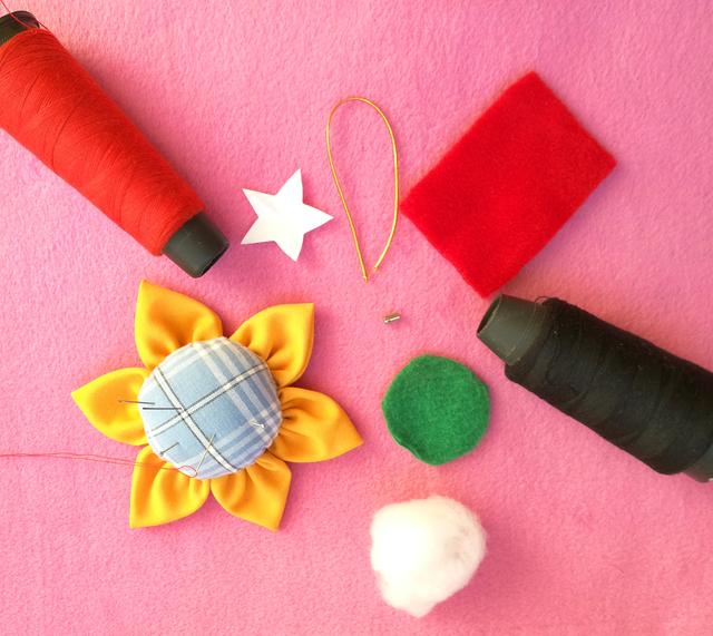 亲子手工，带孩子用零碎布头做个布艺草莓小挂件，体验DIY的乐趣-3.jpg