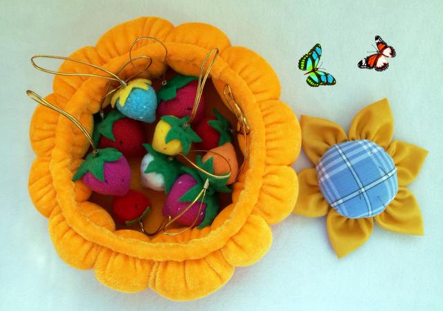 亲子手工，带孩子用零碎布头做个布艺草莓小挂件，体验DIY的乐趣-13.jpg