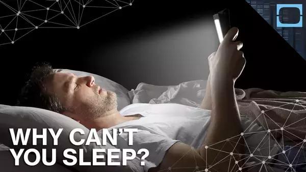 不只是视力减退！睡前看手机，究竟对人体影响有多大？！-1.jpg