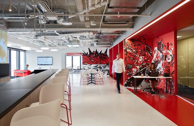 红色惊艳 绽放艺术氛围的普华永道芝加哥办公设计欣赏-1.jpg