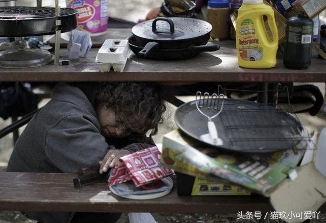 直击不为人知的美国穷人生活，网友感慨哪里都存在贫富差距-2.jpg