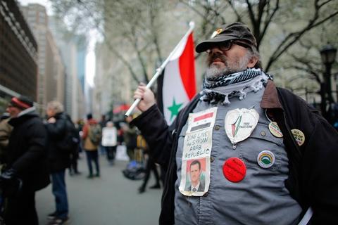 美国民众举行反战游行 抗议美英法空袭叙利亚-3.jpg