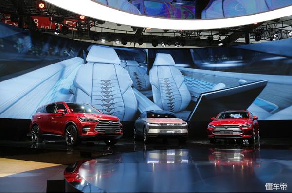 三分钟看懂北京车展上的比亚迪：黑科技性能强悍、新车型颜值爆表-6.jpg