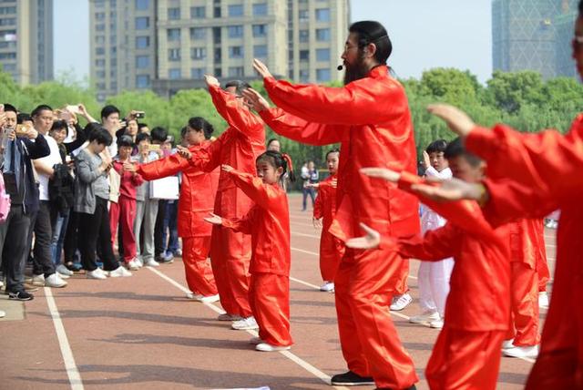 杭州这所学校亲子运动会 温馨满满创意十足-2.jpg