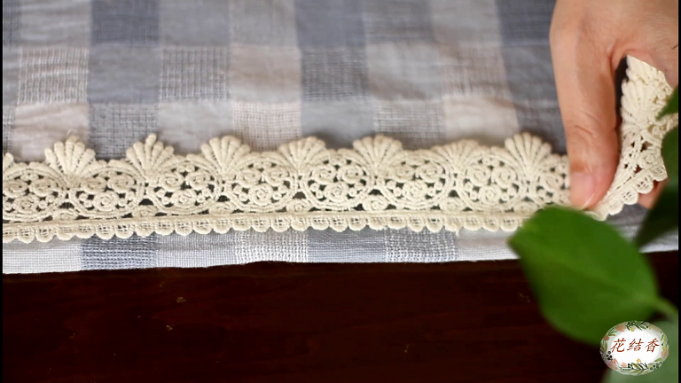 爱缝纫、爱拼布：一尺蓝格子布头，做出了两条亲子小围巾-4.jpg