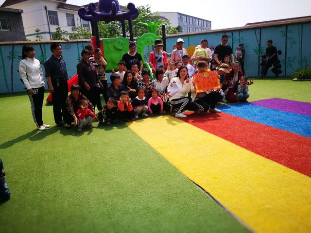 地方镇中心幼儿园举办“欢乐阳光”亲子运动会-2.jpg
