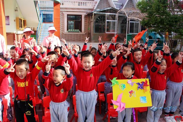 享受快乐运动 拥抱童年阳光—甘州区第一幼儿园举办春季亲子运动会-11.jpg