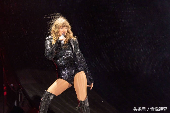 霉霉Taylor Swift在Reputation芝加哥站上的演绎！-1.jpg