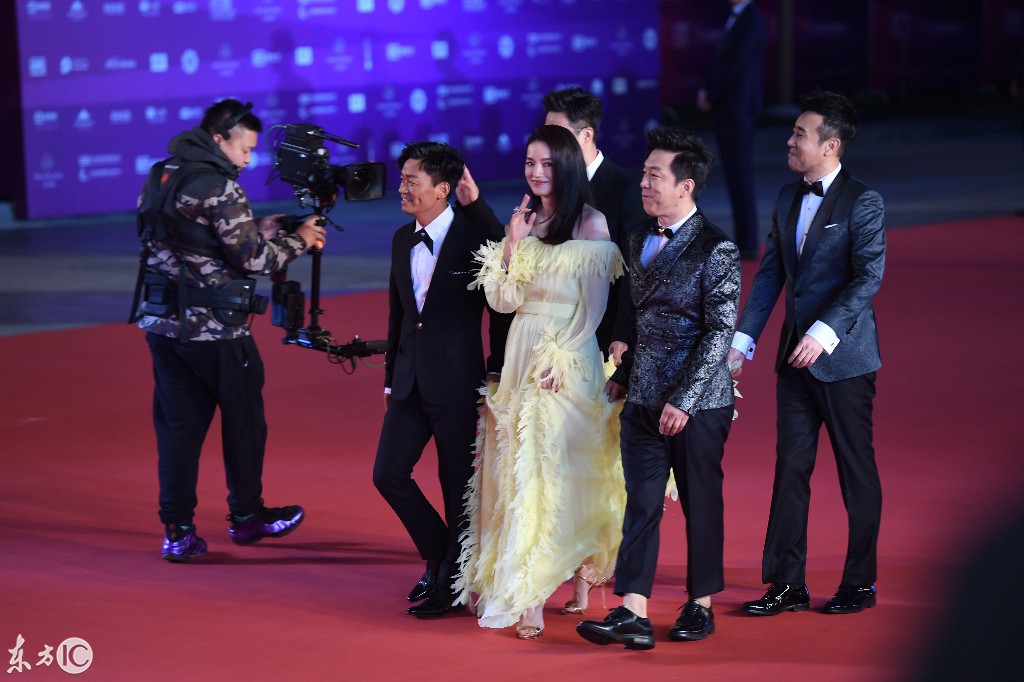 四男一女亮相北京国际电影节红毯，上演《一出好戏》-2.jpg