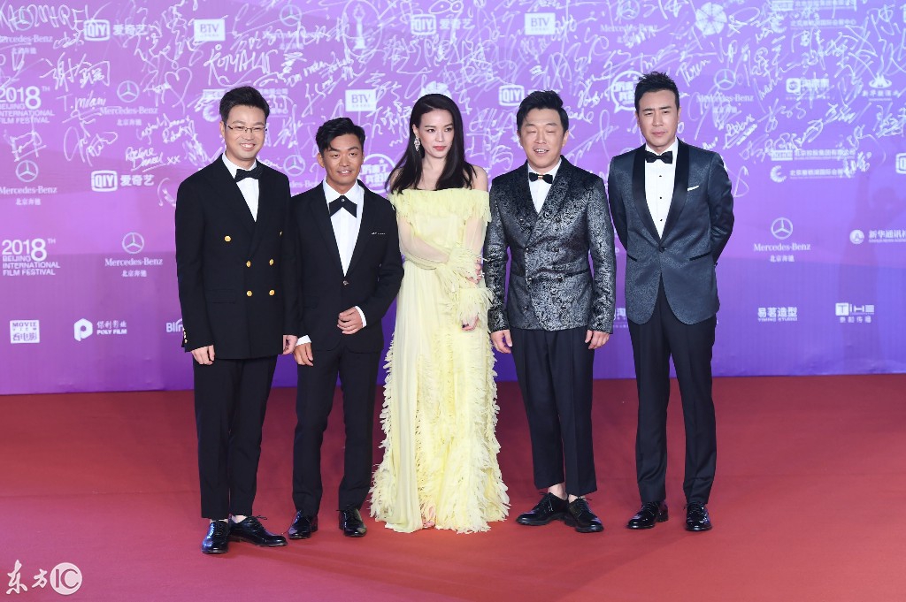 四男一女亮相北京国际电影节红毯，上演《一出好戏》-4.jpg