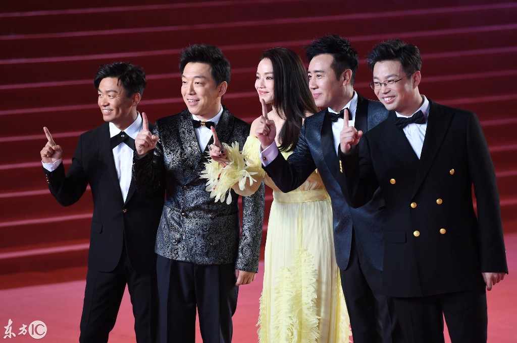 四男一女亮相北京国际电影节红毯，上演《一出好戏》-5.jpg